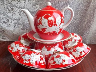 teapot red cups.jpg