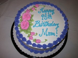 moms-95th-7-cake-a.jpg