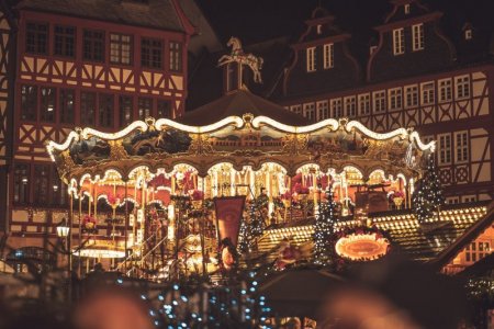 yellow xmas market.jpg