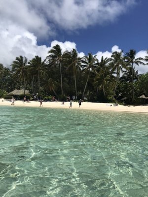 Clear Water at Rarotonga Beach1.jpg