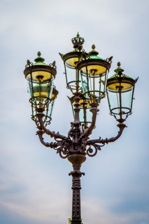 lantern-2253427_1280.jpg