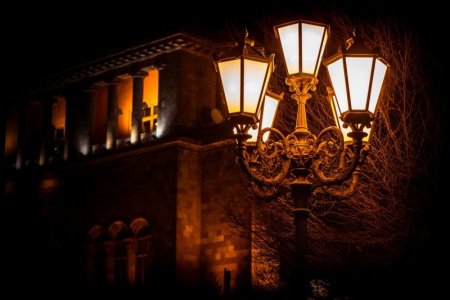 lantern-2223110_1280.jpg