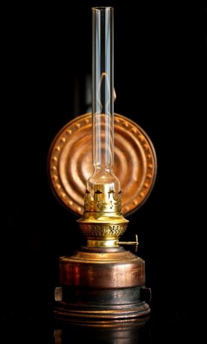light copper-oil-lamp-7057346_1280.jpg