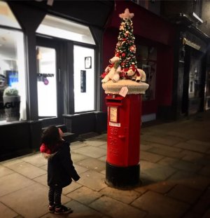 xmas yarn bomb child.jpg