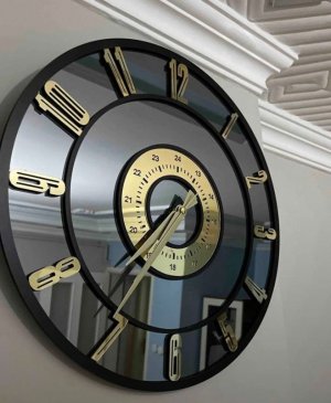 clock mirrred.jpg