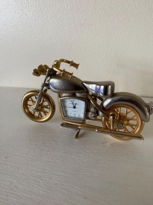 clock motorbike.jpg