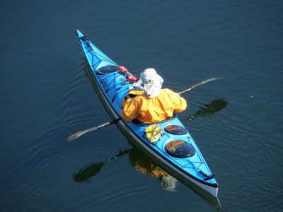 Blue kayak-163892_1280.jpg