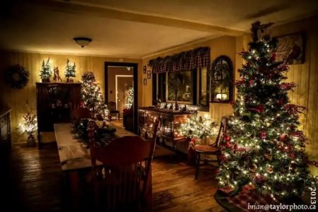 country-christmas-decor-1141019969.jpg