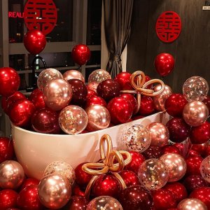 red baubles.jpg
