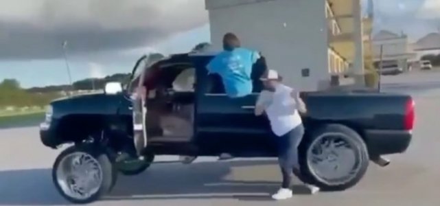 Chevrolet-Silverado-modified-squat-accident-run-over-video-July-2021-003-720x337.jpeg