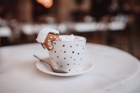 set-with-white-mug-mockup-mug-with-christmas-decorations-cookie-edge_1153-8337.jpg