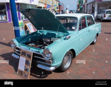 restored-1966-ford-cortina-mark-1-motor-car-on-show-in-redcar-high-DAHEFT.jpeg