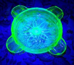 Sunflower ashtray uv.JPG