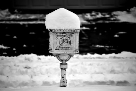 snow mailbox.jpg