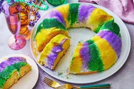 Southern-Living_Mardi_Gras_King_Cake_022-2-a3b533197a964a54bb3764f2281c5646.jpg