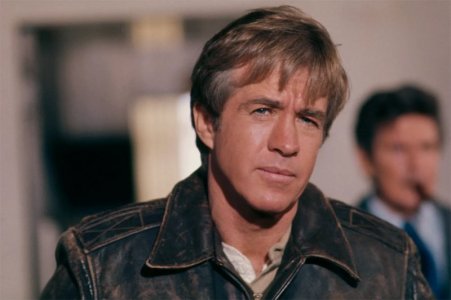 Clu Gulager.jpg