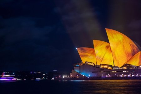 yellow sydney-opera-house-8069621_1280.jpg