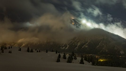 WhiteClouds_2025-03-22_05-36am.jpg