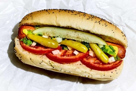 chicago-style-hot-dog-FT-RECIPE0524-3ff9e5b8d0cc41b2bdfa6738d8fca7f5.jpg