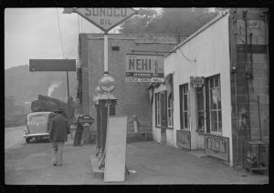 Black & White Photos of Gas Stations in The 1930's - 1940's (26).jpg