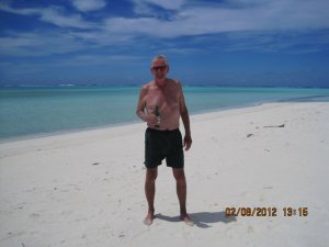 Lon on beach.JPG