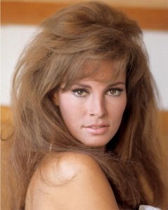 raquel_welch_8140_635x.jpg