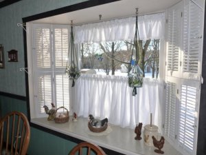 new curtaind dining room (800x600).jpg