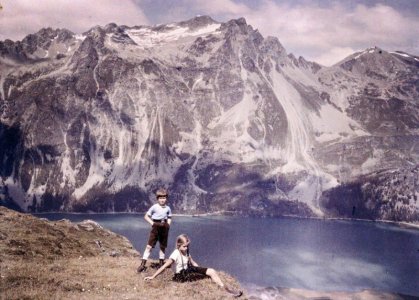 first-color-photos-vintage-old-autochrome-lumiere-auguste-louis-2-593e39701f2b3__880.jpg