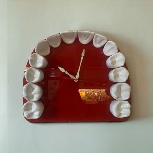 clock false teeth.jpg