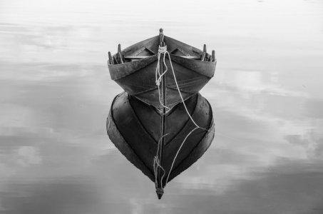 B&W boat.jpg