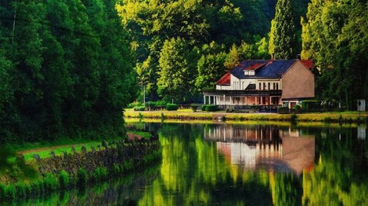 green lake house outdoor-3970042_1280.jpg
