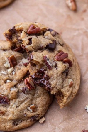 brown-butter-pecan-chocolate-chip-cookies-16-1365x2048-4153329420.jpg