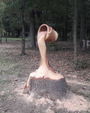 This-Artist-Turns-Tree-Stumps-Into-Magical-Sculptures-Using-Only-a-Chainsaw-6890a4e92fc13__700.jpg