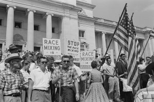800px-Little_Rock_integration_protest.jpg