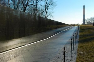 vietnam_veterans_memorial_-_maya_lin1336022954848.jpg