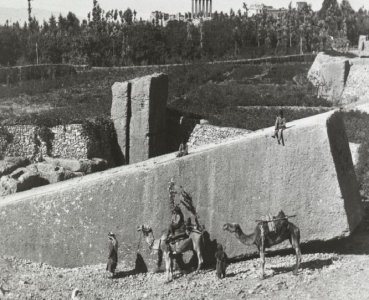 Baalbek wall stones 2.jpg