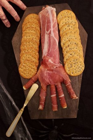 a hallowwn hand for party.jpg