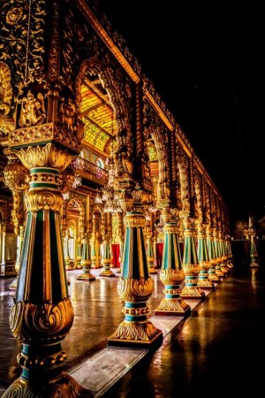 gold palace pillars.jpg