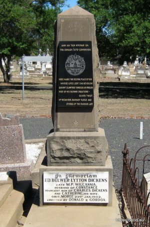 131015 007 Seniors Holiday Moree Cemetery.jpg