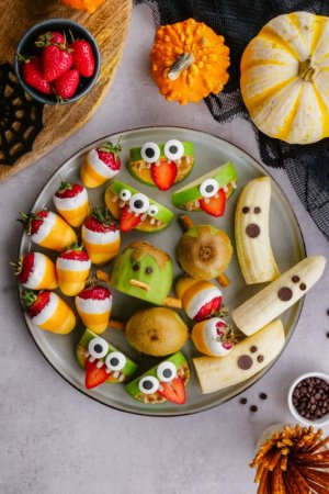 spooky-fruit-tray-1.jpg
