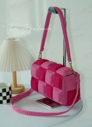 bag pink knitted.jpg