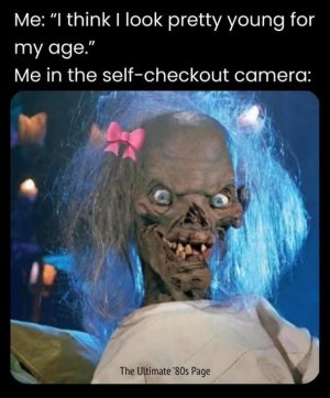 a funny self check out camera pic.jpg