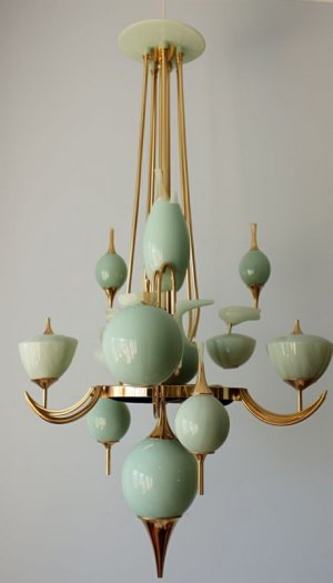 light vintage chandalier.jpg