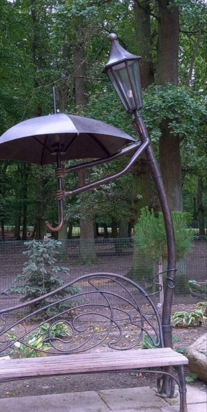 light umbrella bench.jpg