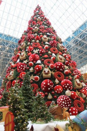 red mushroom xmas tree.jpg