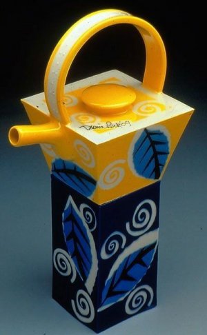 teapt kettle blue yellow.jpg