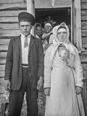 Seto groom and bride at their wedding in Värska, Setomaa, Estonia in 1912..jpg Seto groom and bride at their wedding in Värska, Setomaa, Estonia in 1912..jpg