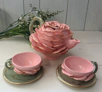 rose tea set.jpg