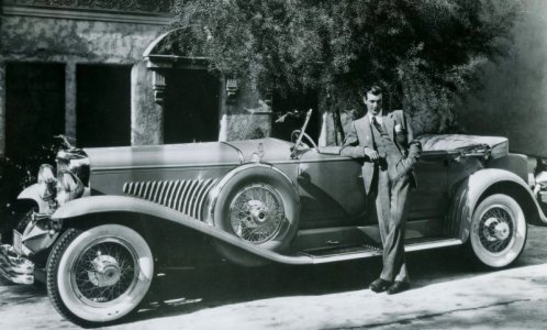 Gary-Cooper-and-Duesenberg029x.jpg