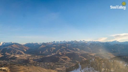 RoundhouseCam_2025-11-22_08-50am.jpg RoundhouseCam_2025-11-22_08-50am.jpg